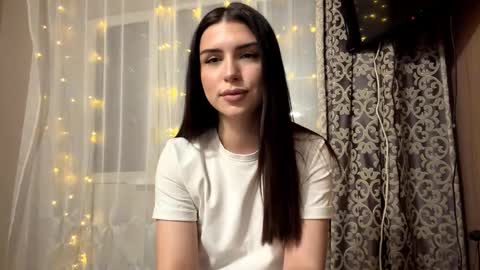 Snapshot of cecilianoblitt chatting on 03/18/26, 04:54 Darina online show from 03/18/26, 04:54