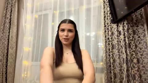 Snapshot of cecilianoblitt chatting on 03/21/26, 04:21 Darina online show from 03/21/26, 04:21
