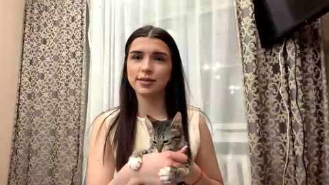 Snapshot of cecilianoblitt chatting on 03/24/26, 05:18 Darina online show from 03/24/26, 05:18