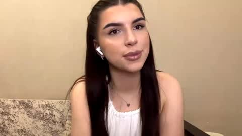 Snapshot of cecilianoblitt chatting on 04/29/26, 04:11 Darina online show from 04/29/26, 04:11