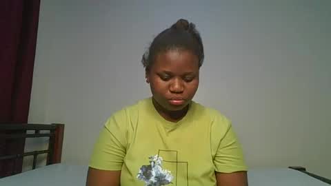 Snapshot of ceepretty25 chatting on 06/19/26, 12:15 ceepretty25 online show from 06/19/26, 12:15
