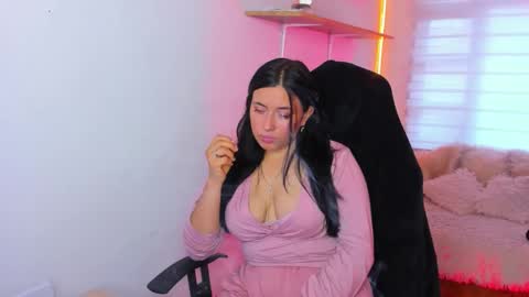 celeste_bonnet1 online show from 11/25/25, 08:42