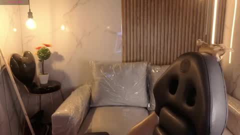 celeste_fioree online show from 04/15/26, 06:37