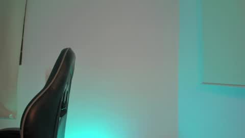 Snapshot of celeste_hatman chatting on 05/31/26, 02:09 C E L E S T E online show from 05/31/26, 02:09