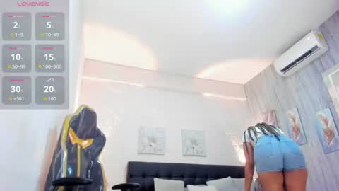 Snapshot of celeste_lil chatting on 07/07/26, 08:57 C E L E S T E online show from 07/07/26, 08:57