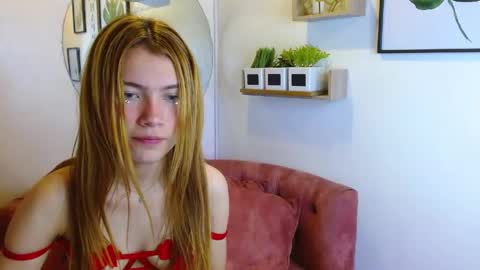 Snapshot of celeste_london chatting on 04/13/26, 01:49 C E L E S T E online show from 04/13/26, 01:49