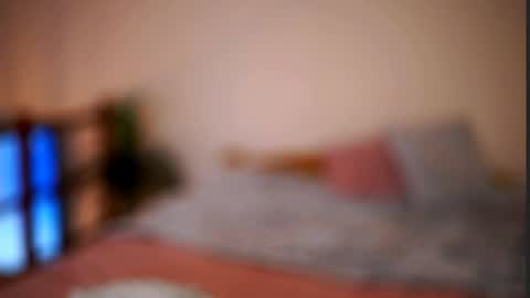 Snapshot of celeste_www chatting on 05/03/26, 07:58 Sunflower online show from 05/03/26, 07:58