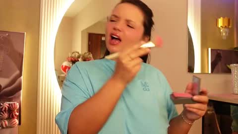 Snapshot of celestebailey chatting on 11/18/25, 07:35 CelesteBailey online show from 11/18/25, 07:35