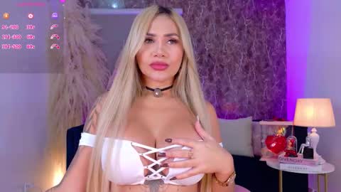 Snapshot of celestemiilani chatting on 11/27/25, 08:33 online show from 11/27/25, 08:33