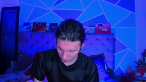 I am Valentinn online show from 11/21/25, 12:15