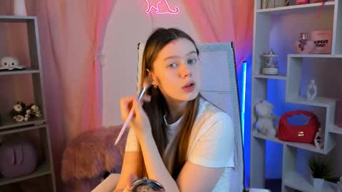 Snapshot of celestinemauriac chatting on 03/10/26, 04:23 your cute kitty online show from 03/10/26, 04:23