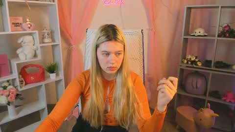 Snapshot of celestinemauriac chatting on 04/07/26, 04:18 your cute kitty online show from 04/07/26, 04:18