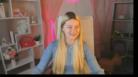 Snapshot of celestinemauriac chatting on 04/13/26, 03:39 your cute kitty online show from 04/13/26, 03:39