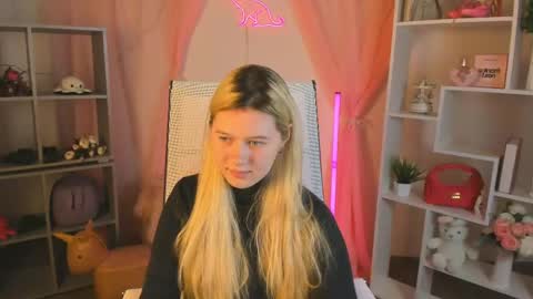 Snapshot of celestinemauriac chatting on 04/17/26, 07:06 your cute kitty online show from 04/17/26, 07:06