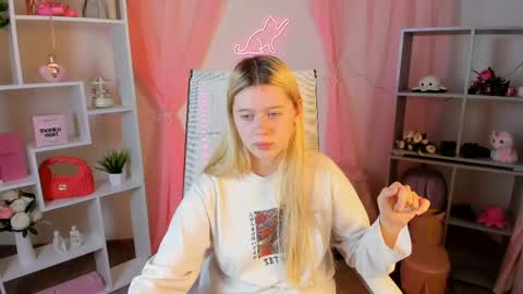 Snapshot of celestinemauriac chatting on 04/24/26, 07:16 your cute kitty online show from 04/24/26, 07:16