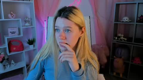 Snapshot of celestinemauriac chatting on 05/07/26, 06:46 your cute kitty online show from 05/07/26, 06:46
