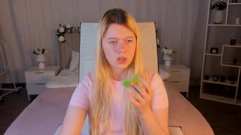 Snapshot of celestinemauriac chatting on 05/27/26, 04:15 your cute kitty online show from 05/27/26, 04:15