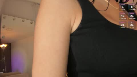 Snapshot of celia_dubois chatting on 11/19/25, 09:37 Ari online show from 11/19/25, 09:37