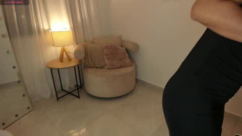 Snapshot of celia_dubois chatting on 04/20/26, 06:05 Ari online show from 04/20/26, 06:05