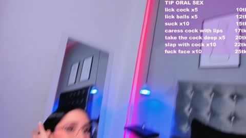 Snapshot of celinayhanck chatting on 01/19/25, 05:49 CelinaYHanck online show from 01/19/25, 05:49