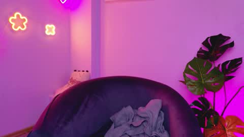 Snapshot of celine_dionn chatting on 03/01/26, 04:03 Celine online show from 03/01/26, 04:03