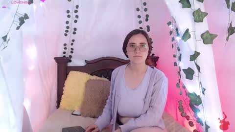 Snapshot of centaurigirls chatting on 02/19/25, 05:38 Hello guys my name is Sofi and Lizzie and Vanessa online show from 02/19/25, 05:38