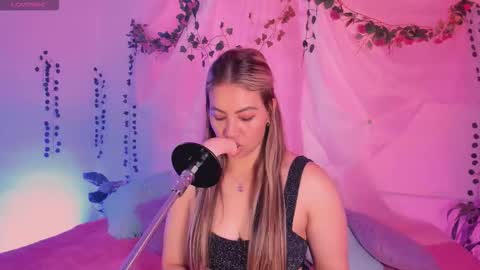 Snapshot of centaurigirls chatting on 11/18/25, 12:38 Hello guys my name is Sofi and Lizzie and Vanessa online show from 11/18/25, 12:38