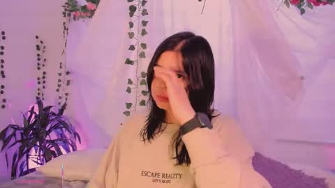 Hello guys my name is Sofi and Lizzie and  Vanessa online show from 12/21/25, 03:57