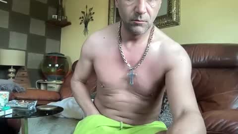 Snapshot of centomilla chatting on 12/14/25, 10:42 centomilla online show from 12/14/25, 10:42