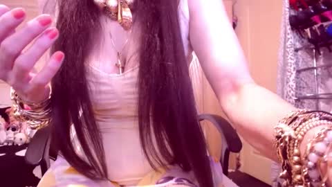 Cerise online show from 09/14/25, 10:53