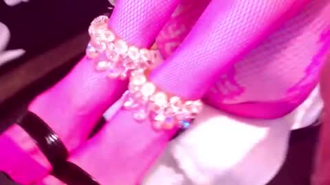 Snapshot of cerisedodd chatting on 12/14/25, 01:00 Cerise online show from 12/14/25, 01:00