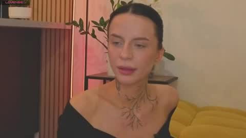 Snapshot of ceserisisi chatting on 06/08/26, 10:21 Livia online show from 06/08/26, 10:21