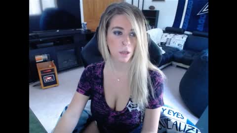 Snapshot of cessprinn chatting on 12/27/24, 03:04 Marie online show from 12/27/24, 03:04