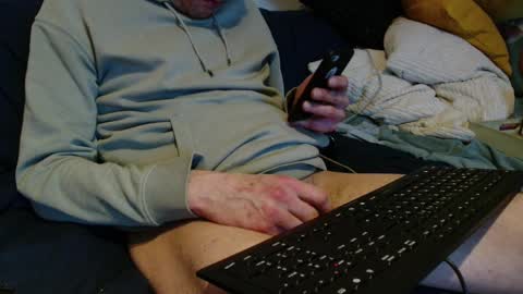 Snapshot of cgn4you chatting on 02/14/25, 06:29 cgn4you online show from 02/14/25, 06:29