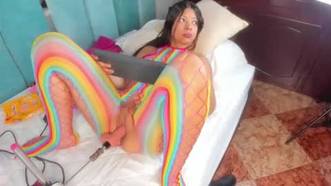 Snapshot of chaarlotte_09 chatting on 12/17/25, 12:00 Charlotte online show from 12/17/25, 12:00