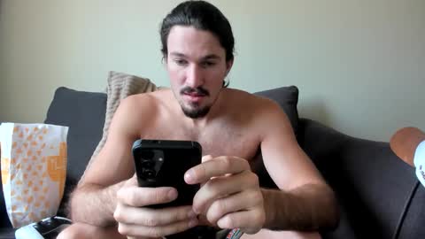 Snapshot of chadpowerz chatting on 04/12/26, 04:45 Lydong online show from 04/12/26, 04:45