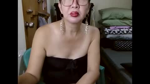 Snapshot of champaka123 chatting on 11/19/25, 02:44 champaka online show from 11/19/25, 02:44