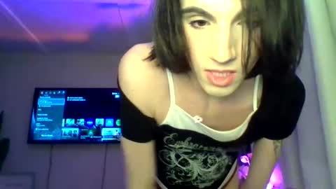 Snapshot of chanel2002 chatting on 03/04/25, 01:01 chanel2002 online show from 03/04/25, 01:01