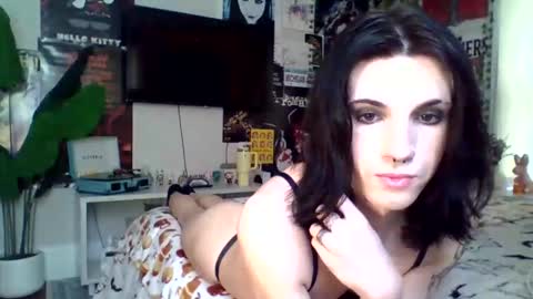 Snapshot of chanel2002 chatting on 10/23/25, 03:11 chanel2002 online show from 10/23/25, 03:11