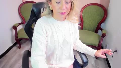 Snapshot of chanel_gold chatting on 03/11/26, 04:13 online show from 03/11/26, 04:13