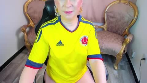 Snapshot of chanel_gold chatting on 04/11/26, 04:33 online show from 04/11/26, 04:33