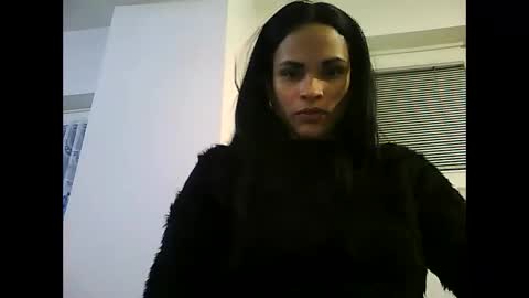 Snapshot of chanelchicasexy chatting on 02/06/25, 05:09 Laura online show from 02/06/25, 05:09