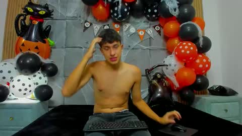 Chanellandmax online show from 10/30/25, 01:12