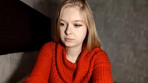 Lia online show from 12/15/25, 09:02