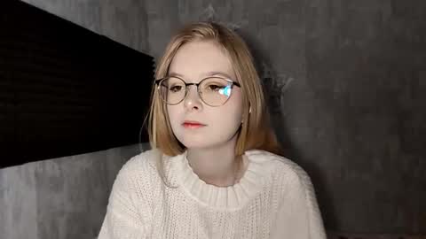 Lia online show from 12/22/25, 07:16