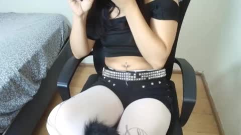 Snapshot of chanelsexyy chatting on 01/09/26, 08:32 Viviana 3 online show from 01/09/26, 08:32