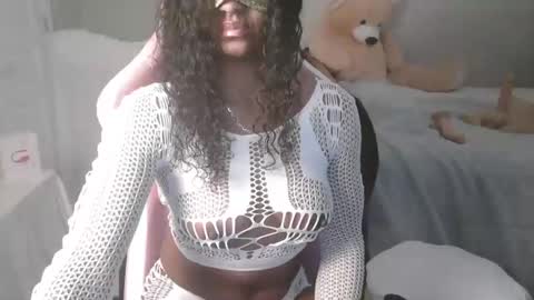 Snapshot of channel404 chatting on 04/11/26, 12:15 Savana online show from 04/11/26, 12:15