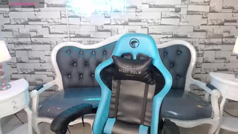 Snapshot of channel_blonde_a chatting on 12/15/24, 10:39 channel_blonde_a online show from 12/15/24, 10:39