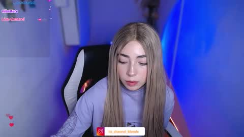 Snapshot of channel_blonde_a chatting on 11/27/25, 07:49 channel_blonde_a online show from 11/27/25, 07:49