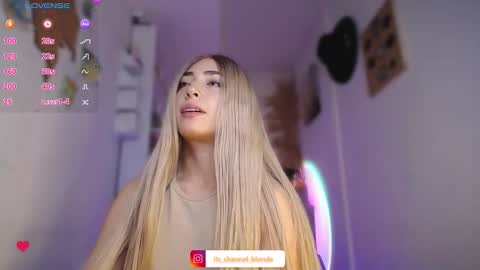 Snapshot of channel_blonde_a chatting on 12/05/25, 06:26 channel_blonde_a online show from 12/05/25, 06:26